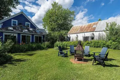 Image de Relaxing Getaway w/Fireplace | Forest Views, Spa Treatments, & Nature Paths