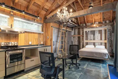 Image de Rustic Chalet Escape w/River Views & Outdoor Adventures | National Park Nearby