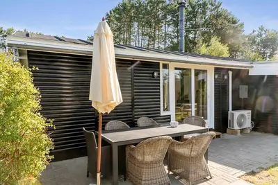 Image de Cottage idyll close to water and forest