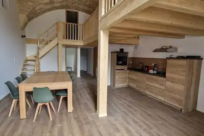 Image de Appartement détente, sauna, jacuzzi alliant charme du bois et de la pierre