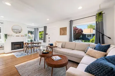 Image de City Oasis: Office, Yard & Bbq - Mins to Light Rail Station
