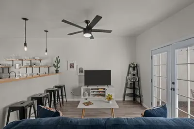 Image de Gorgeous Tucson Digs Walking to U of A