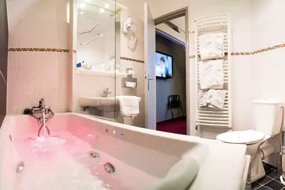 Image de Chambre Millésime avec Baignoire - 1