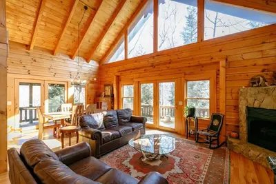 Image de Kitty's Cabin - Hot tub! WiFi!