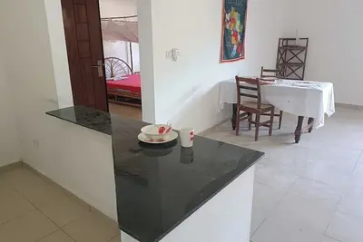 Image de Spacious 5-bedroom building in wonderful Mahajanga with roof terrace and pool