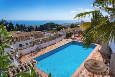 Image de This townhouse is a 2 bedroom(s), 2 bathrooms, located in Mijas, Andalusia.