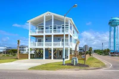 Image de Brand New 5br4. 5ba House, 2nd Row, Ocean Views, Walk to Beach, Sleeps 14