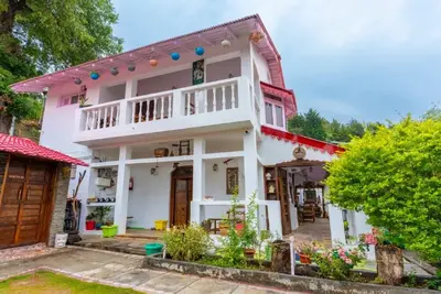 Image de The Clay House, Mukteshwar by Ebony Stays |Cosy 2bhk Villa with Himalayan Views