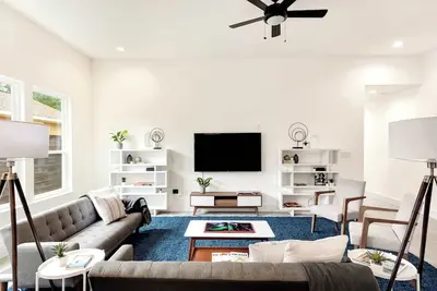 Image de Luminous and Cozy 3-Bedroom, 2-Bath Escape