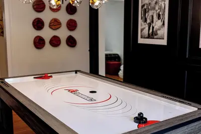 Image de New Luxe Retro Sports Retreat~Walk to Stadiums