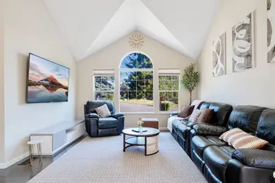 Image de Spacious 4br Getaway | Grill, Patio & Game Table