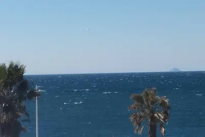 Image de Appartement vue mer panoramique, pied dans l'eau.