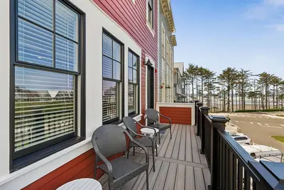 Image de Seabrook's Blue Horizon: Ocean views steps from town center, pet free!