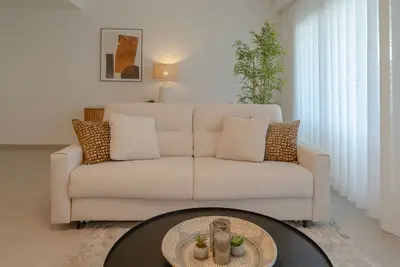 Image de Chic Coastal Living on the New Golden Mile