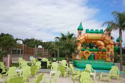 Image de Mobil-home tout confort camping avec piscine et mini ferme