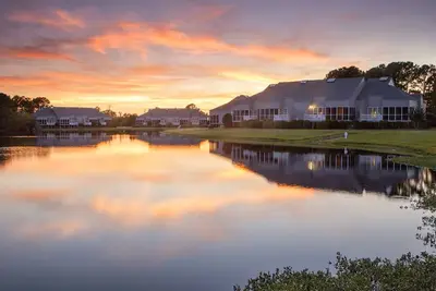 Image de Serene 1 Bedroom Getaway - Golf, Lake, Swim, Fish, Play, Relax