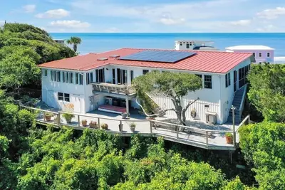 Image de Original 1945 Cottage on 6 Very Private Acres