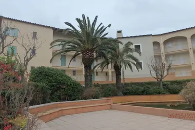 Image de Charmant T2 au calme avec piscine proche de St Tropez