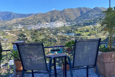 Image de Charming 2-bedroom villa with stunning uninterrupted panoramic mountain views.