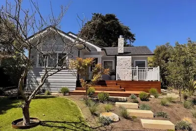 Image de *Safe Haven* walk to beaches/shops, full renovation