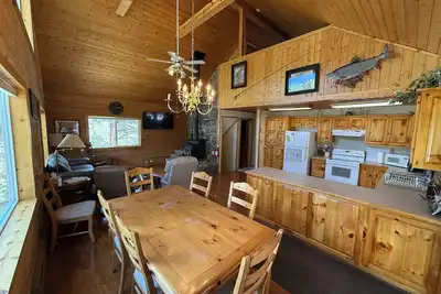 Image de Spacious log cabin with a private gazebo view of Red Mountain!