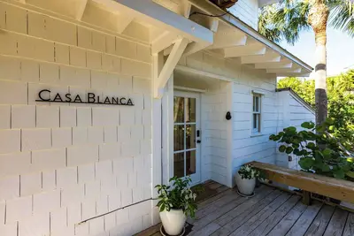 Image de Casa Blanca on the Gulf: Elegant Beachfront Oasis