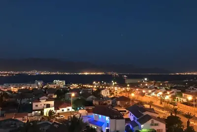 Image de A beautifully decorated 2bed/2bath w amazing views, balcony, pool, Gym.
