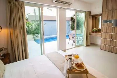 Image de Chic Poolview Studio, Kitchen, Pet Friendly!