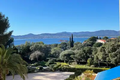 Image de Appartement pour 6 avec terrasse Ă 100 m de la mer