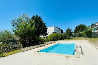Image de Appartement avec terrasse et piscine