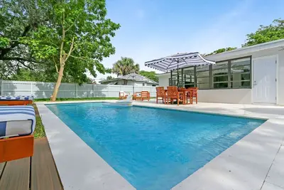 Image de Charming 4br Oasis with Saltwater Pool & Parking