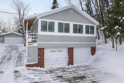 Image de The Grove 1/2 mile from Boyne Mountain Sleeps 4