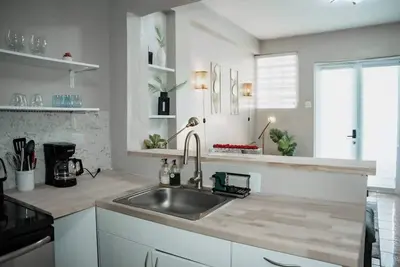 Image de Spacious 6-bedroom 4-bath w. 2 King Beds in Vibrant Catano Ferry to Old San Juan