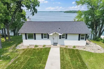 Image de Dockside on Lake Le Homme Dieu - Prime access to Alexandria Chain of lakes
