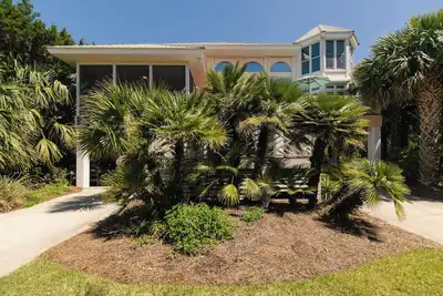 Image de Casa Del Sol-Ocean View Home One Block from Beach Access-Free WiFi, Screened Porch, Crow's Nest