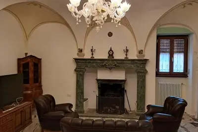 Image de Spacious family apartment with historic charm 10 minutes from Luino