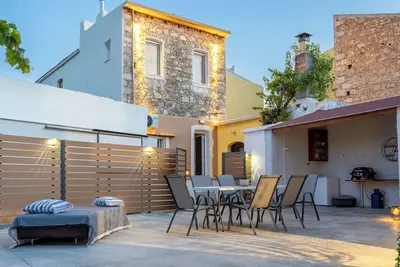 Image de Nikos StoneHouse family home, located in the center of Prines