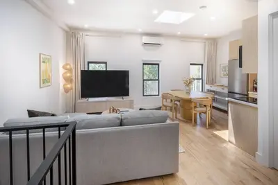 Image de One-Bedroom Penthouse Apartment in Prime Williamsburg!