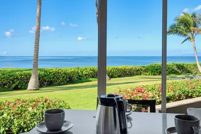 Image de Menehune Shores #119 – Stylish Oceanfront Retreat with Luxe Modern Finishes