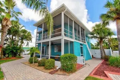 Image de 303 Canal Rd. Siesta Key Village 2 bedroom