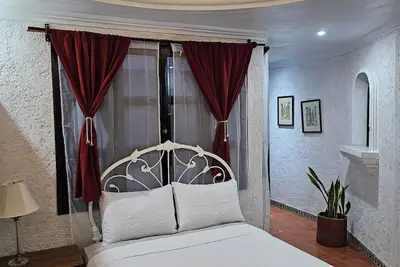 Image de Casa Aurora two blocks from the emblematic Calle del Arco and La Merced Church.