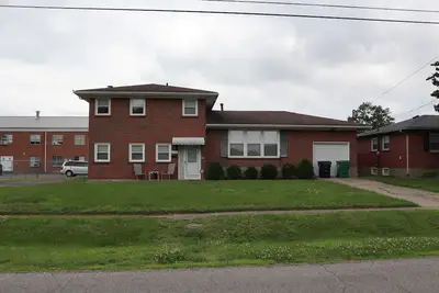 Image de Family-Friendly 3br/2ba Home w/ Fenced Backyard & Parking