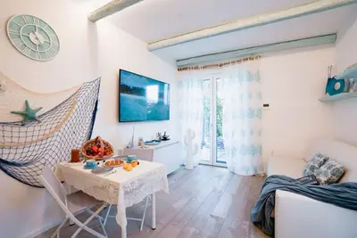 Image de Andora | Beach House