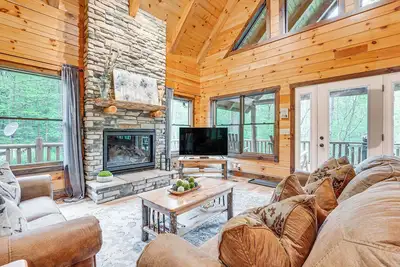 Image de 15 Mi to Hocking Hills: Secluded Cabin w/ Hot Tub