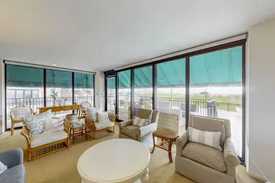 Image de Sea Colony lanai condo with pools, tennis/pickle ball courts, fitness center