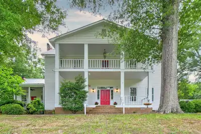 Image de Historic Oakland House -Beautifully Restored 1820s Farmhouse 4 Beds with Pool