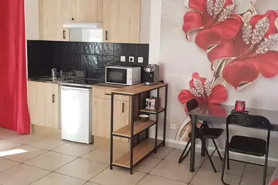 Image de Charmant T2 de 30 m2 en Rdc + parking. Proche centre ville et toutes commodités