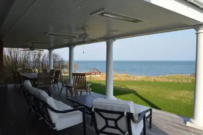 Image de Luxury East Hampton Home; Sunset, Bay View, Direct Water Access; Newly Renovated