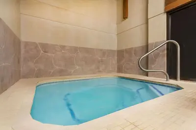 Image de Taste the Adventure from Our 4 Convenient Units! Free Breakfast, Pool Access!