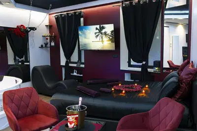 Image de ✨Suite unique et romantique avec spa privatif✨